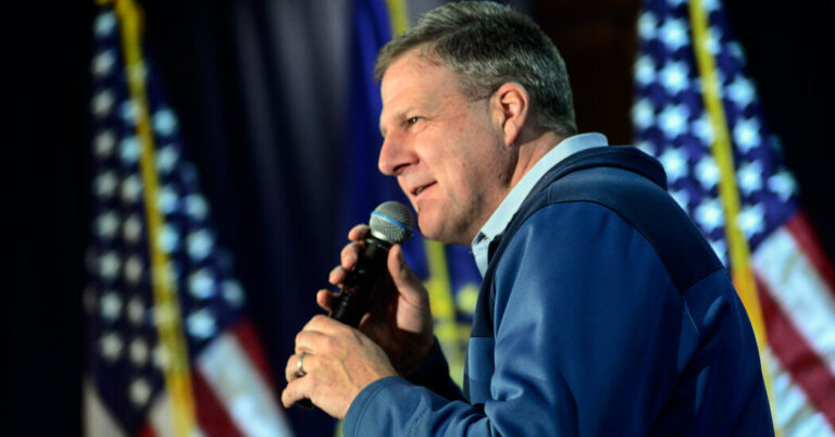 Sununu Says Christie Should Drop Out Ahead of New Hampshire Primary