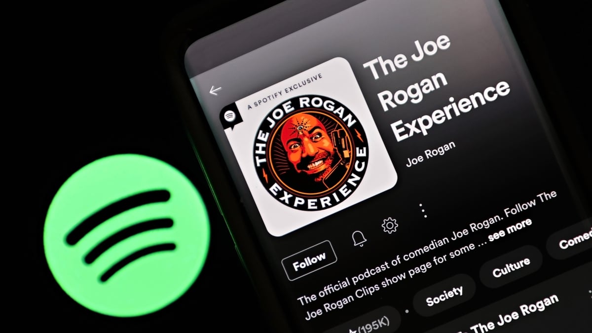 Joe Rogan signs new $250 million, multi-year Spotify deal