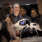 Vision Pro Launch Day at NYC Apple Store (Tim Cook meets fans!) – Video