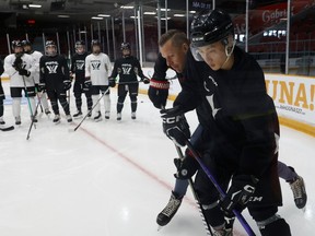 Ex-NHLer teaches PWHL Ottawa players tips in body contact