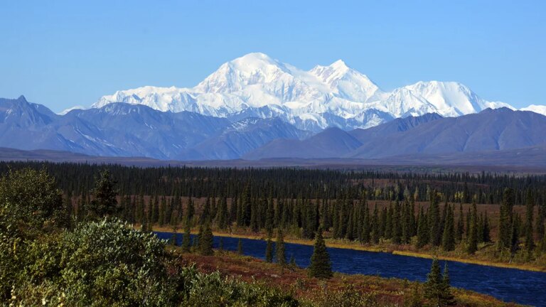 Senator blasts federal parks officials for barring American flags