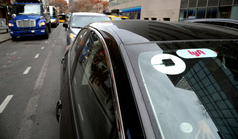 Uber, Lyft to Stay in Minnesota after Last-Minute Deal with State Lawmakers