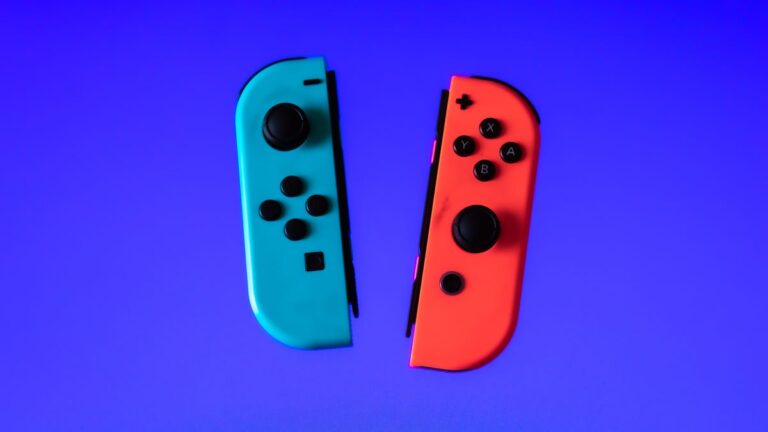 Want to Play iPhone and iPad Games With a Controller? Use Your Nintendo Switch Joy-Cons