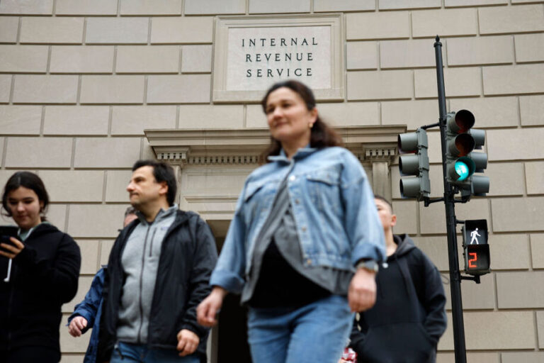 IRS nabs  billion from rich tax cheats while GOP fights to defund it